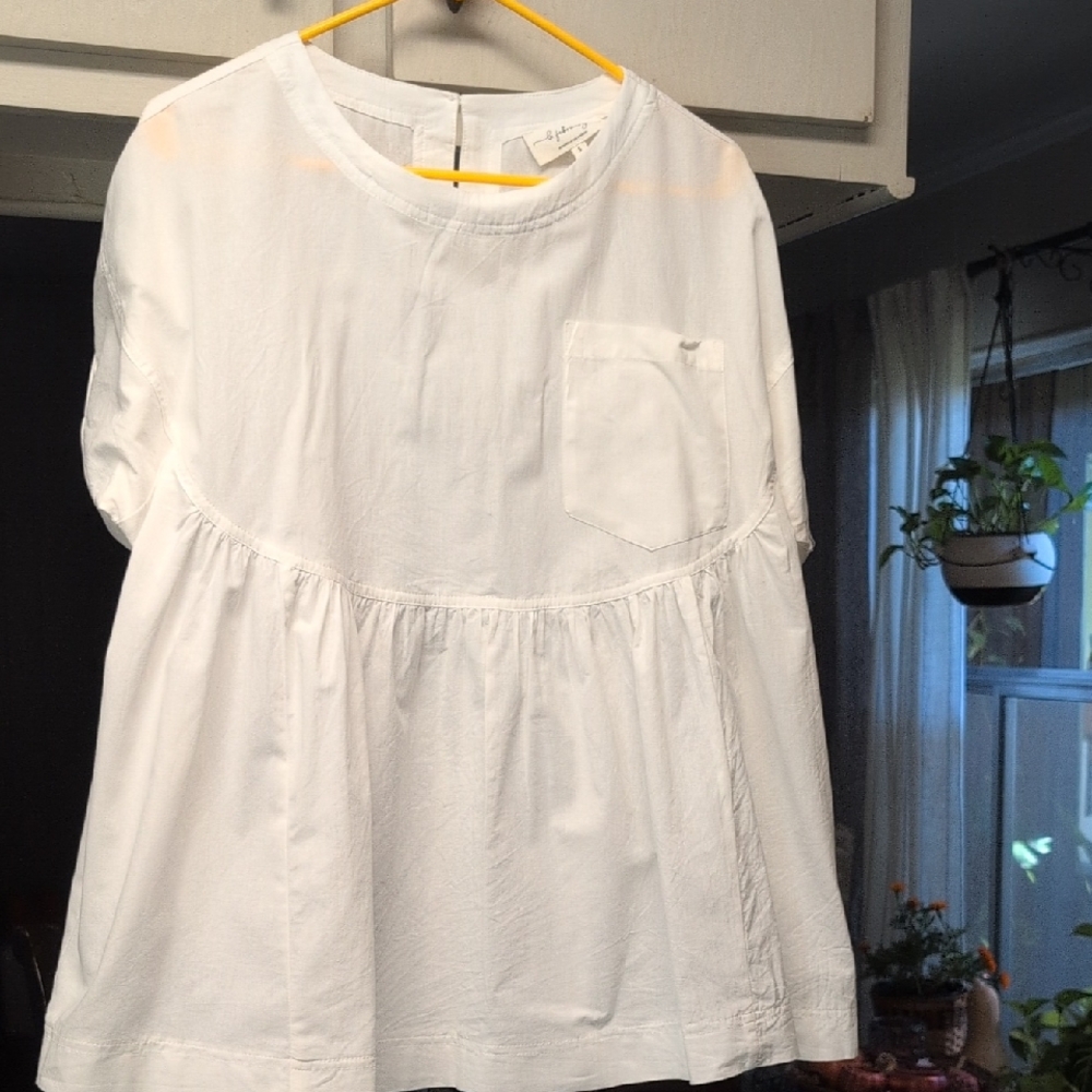 In February White Cotton Babydoll Top with Short Sleeves